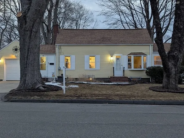 12 Rice St, Middleboro, MA 02346