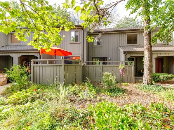 300 Shoreline Rd, Lake Barrington, IL 60010