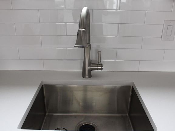 5th image of 2301 Hancock Ave #3