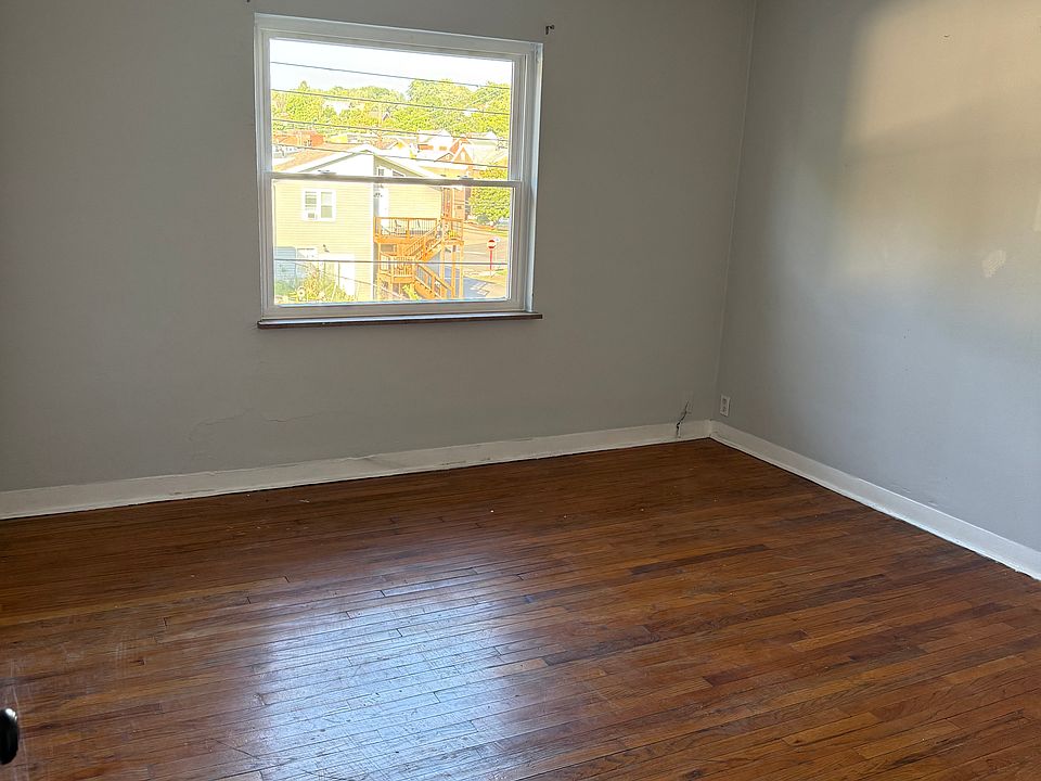 2nd image of 105 Ridgeway Ave