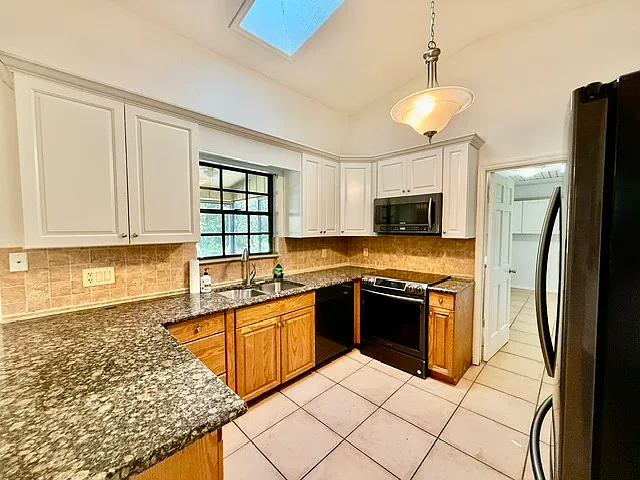 860 N Kansas Ave — Photo 6