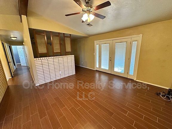 3rd image of 4725 Crest Pl