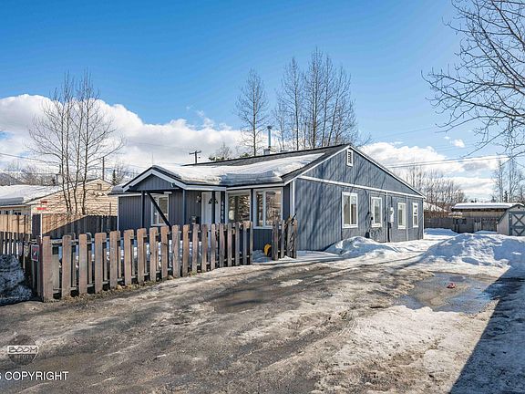 5th image of 6006 Debarr Rd
