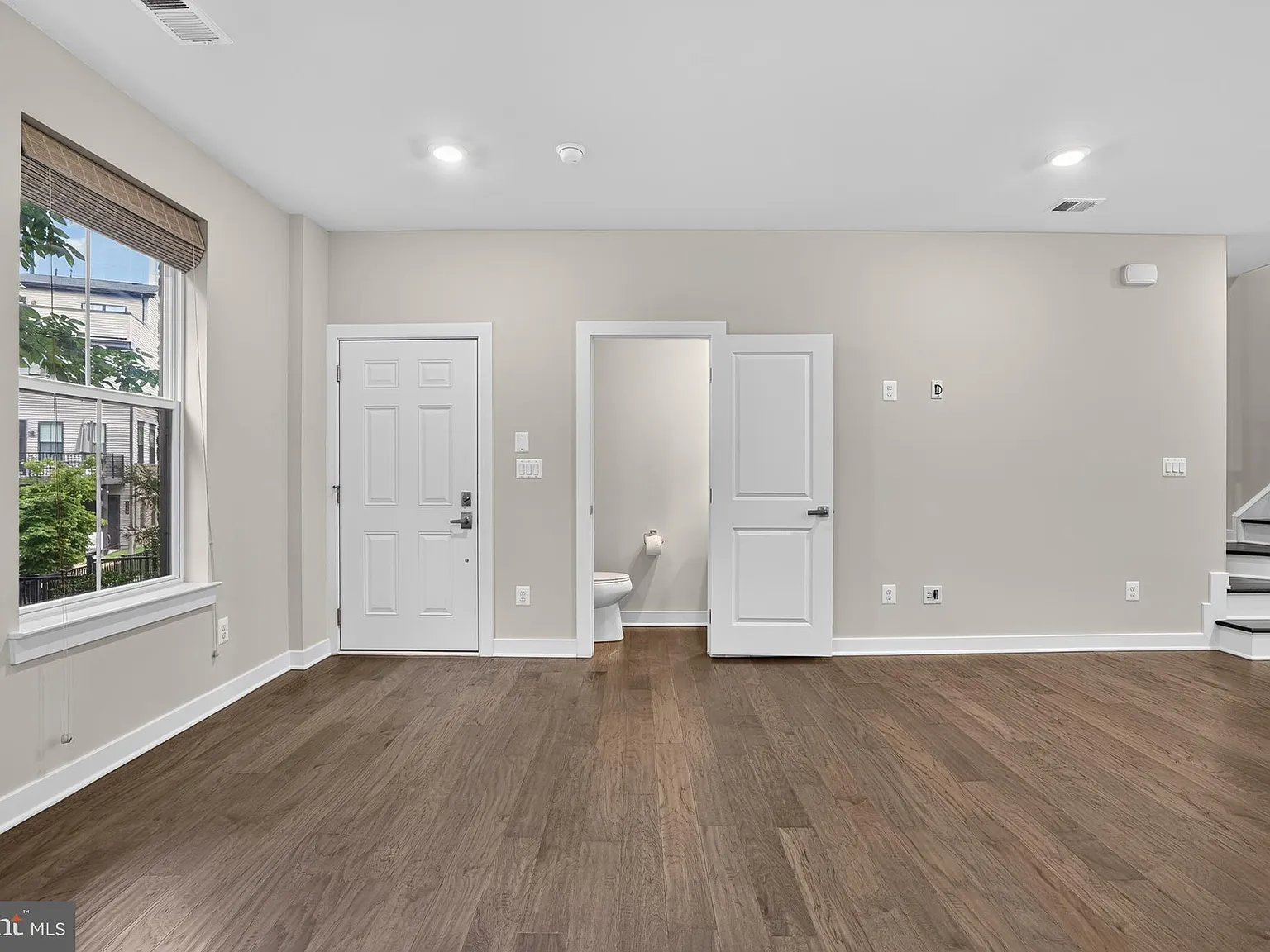 3 bed, 2.5 bath, 1816 sqft, $3,275 — Photo 4