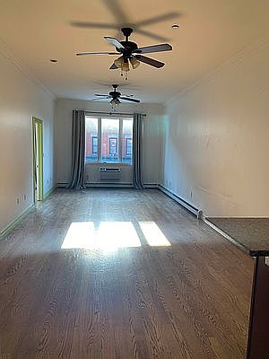 3rd image of 916 Manhattan Ave #2F