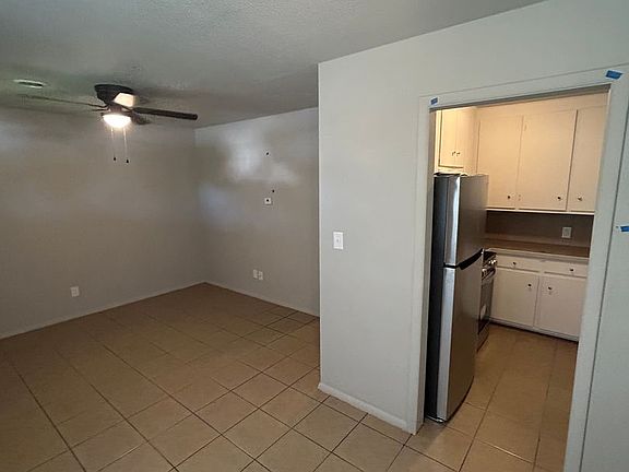 3rd image of 909-911 S 10th St #B360d8fde