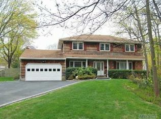 225 S Snedecor Ave, Bayport, NY