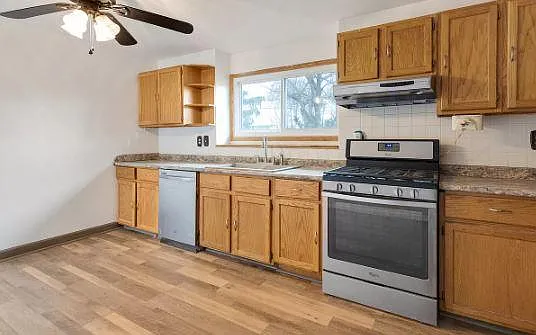 4 bed, 1800 sqft, $3,045 — Photo 4