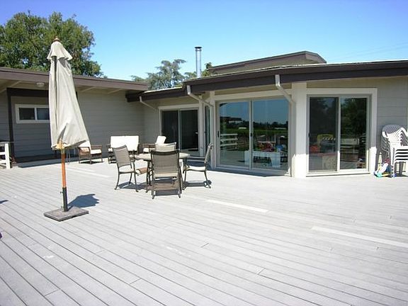 1200 sq.ft. new Trex deck.