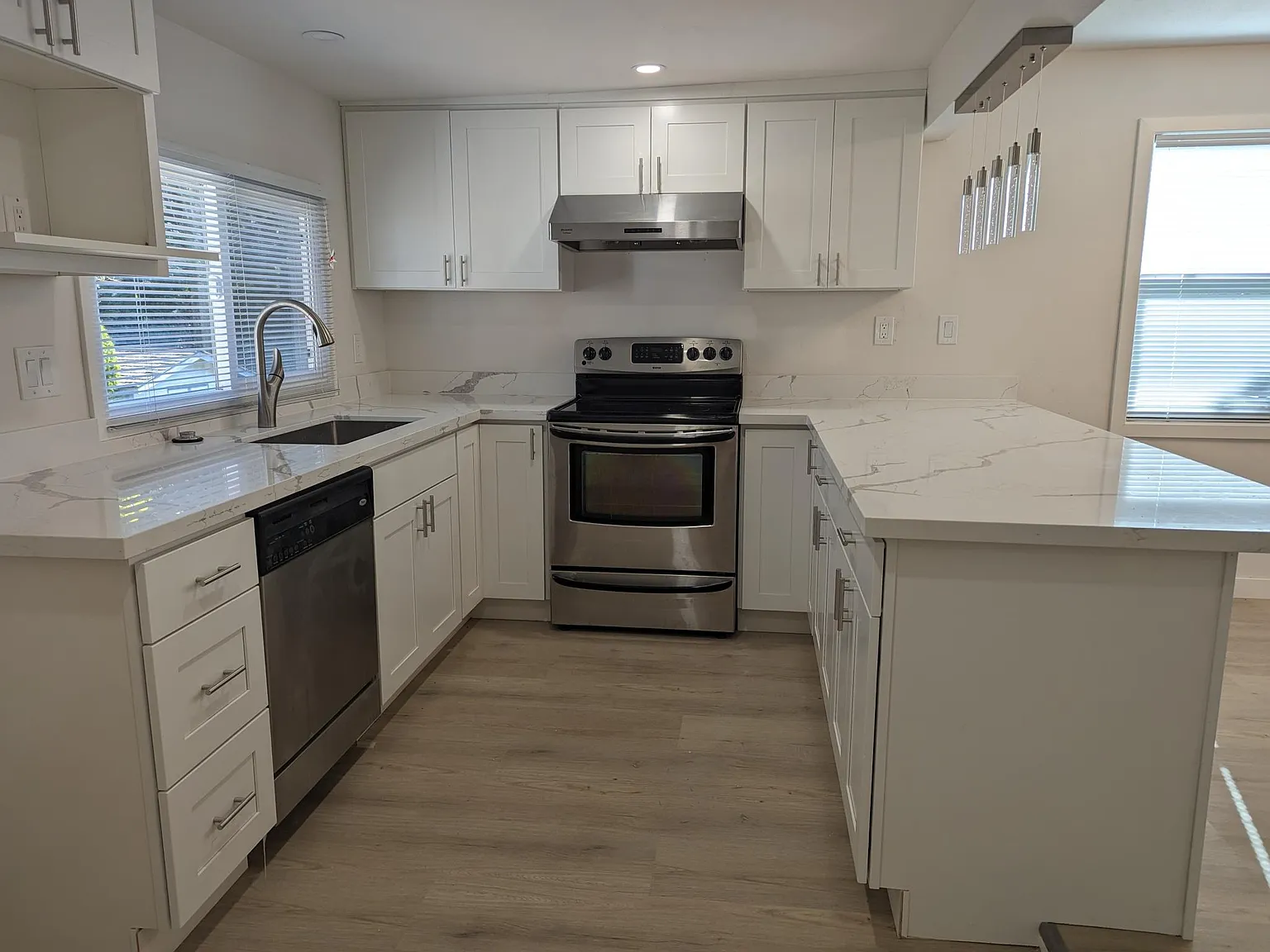 3 bed, 1090 sqft, $3,300 — Photo 3