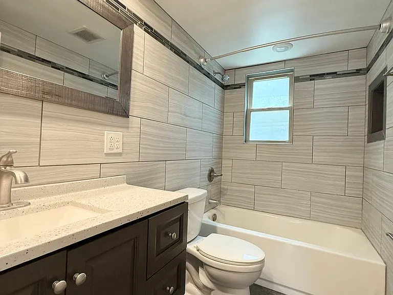 220 Oak Street — Photo 3