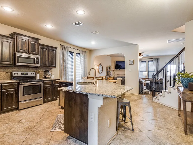 4701 Green River Dr — Photo 5