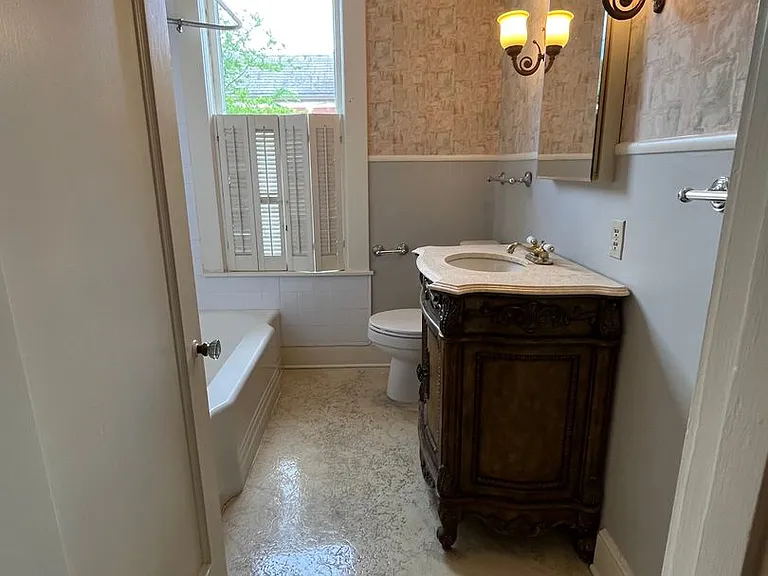 240 S Belvedere Blvd — Photo 17