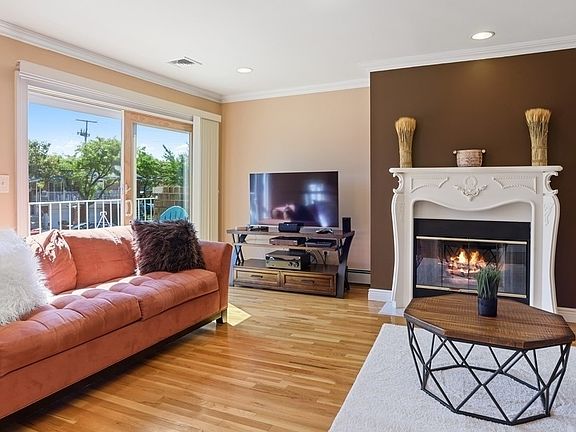 3rd image of 2415 Wickham Ave