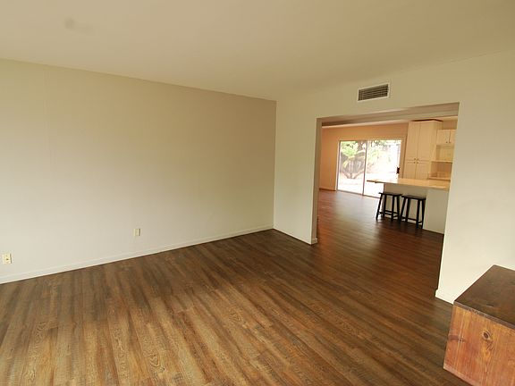 4th image of 1608 N Sunset Dr