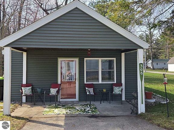 3rd image of 306 Lakewood Dr