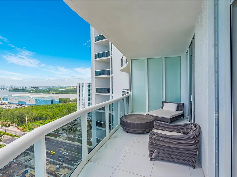 15811 Collins Ave #1702 — Photo 32
