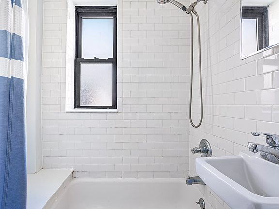4th image of 411 W 44th St APT 18