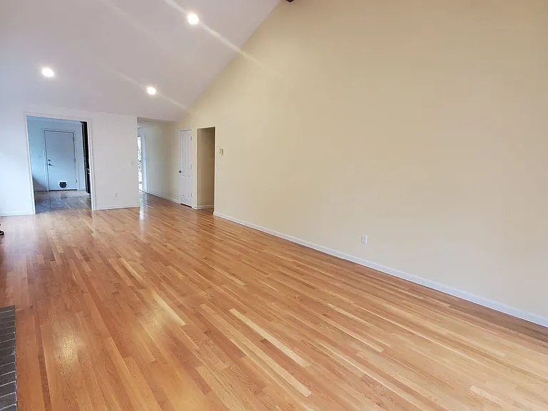 10112 SW Crystal St — Photo 5