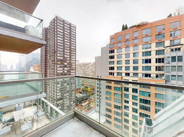 237 East 34th Street image 3 of 30