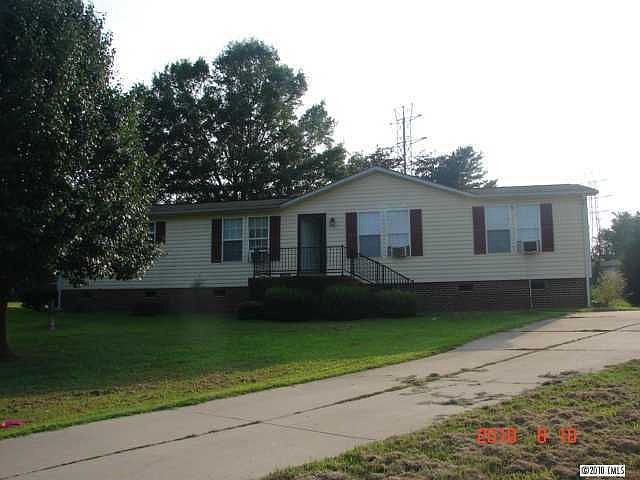 1st image of 200 Forest Hollow Dr