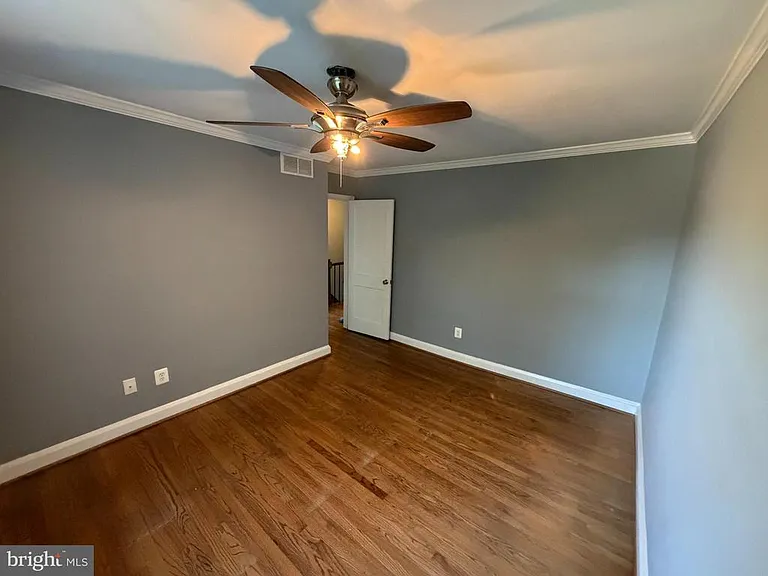 1543 Cottage Ln — Photo 33