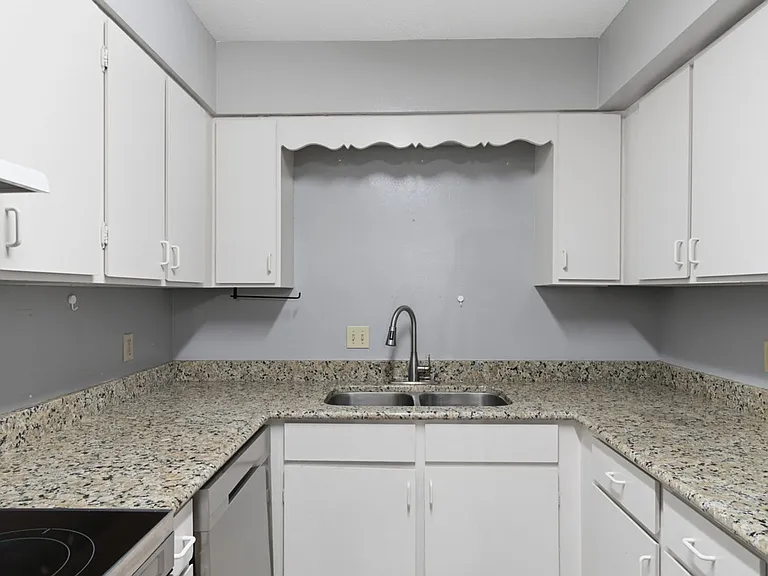 100 Royal Way Dr #17C — Photo 12