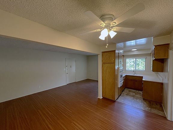 2nd image of 2727 Montrose Ave #15