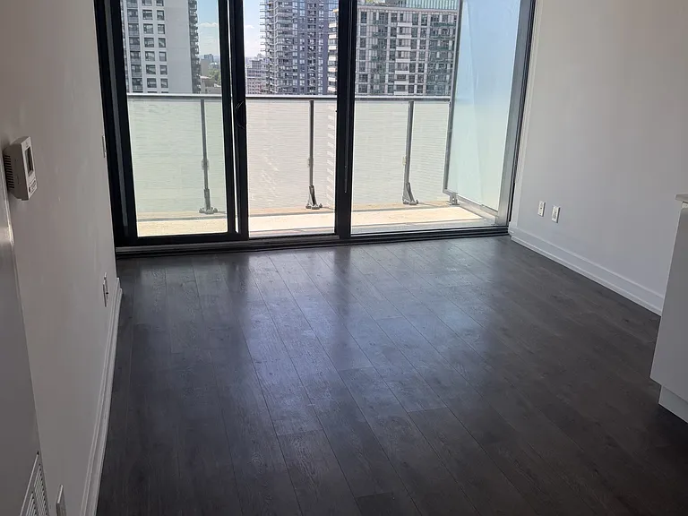 161 Roehampton Ave #2712 — Photo 7