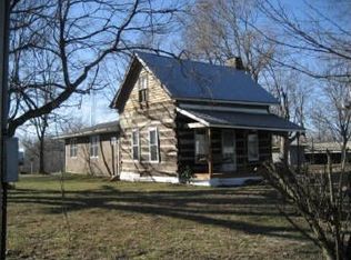 805 Creekside Ln, De Soto, IL 62924