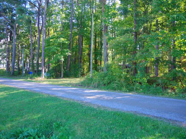 200 Chesapeake St, Reedville, VA 22539