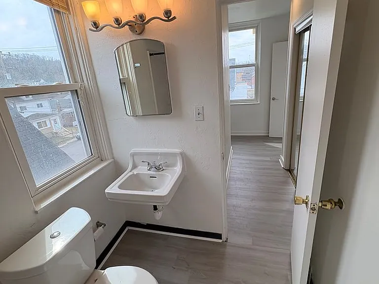 215 Woodkirk St — Photo 2