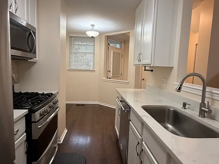 2950 Rutland Cir #O — Photo 5