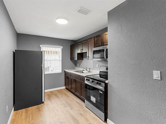 5th image of 237 NW 12th Court
