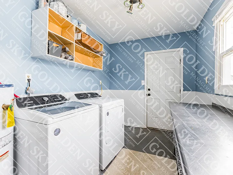 2400 W 10th St — Photo 10