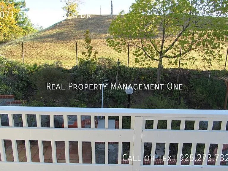 3071 Crestablanca Dr — Photo 33