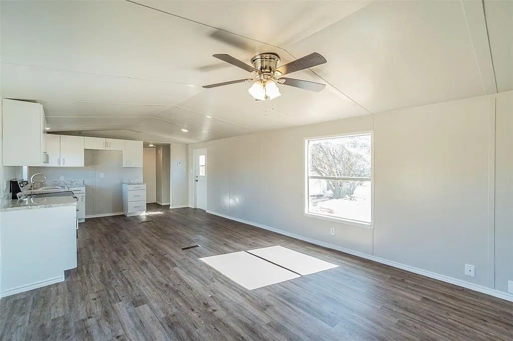 2 bed, 2.0 bath, 784 sqft, $1,300 — Photo 3