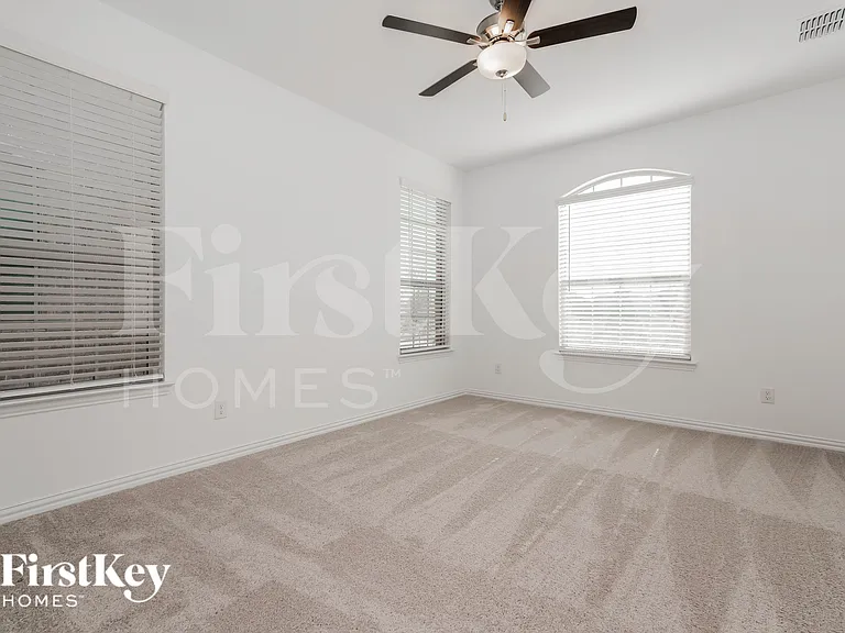 2528 Northcote Dr — Photo 14