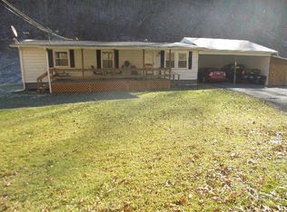 1405 Crooked Branch Rd, Vansant, VA 24656
