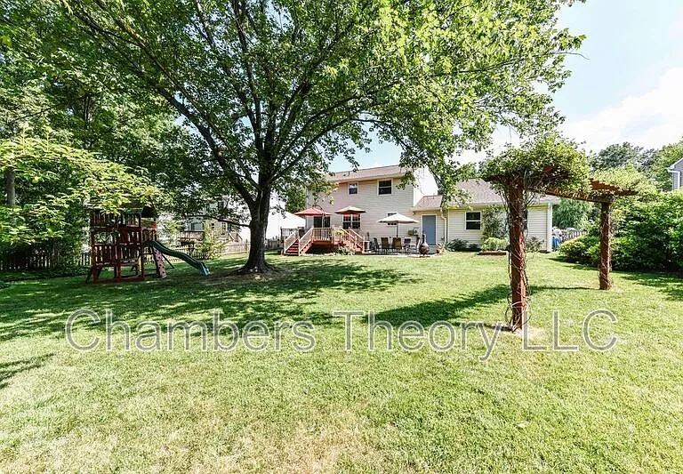 123 S Dickenson Ave — Photo 35