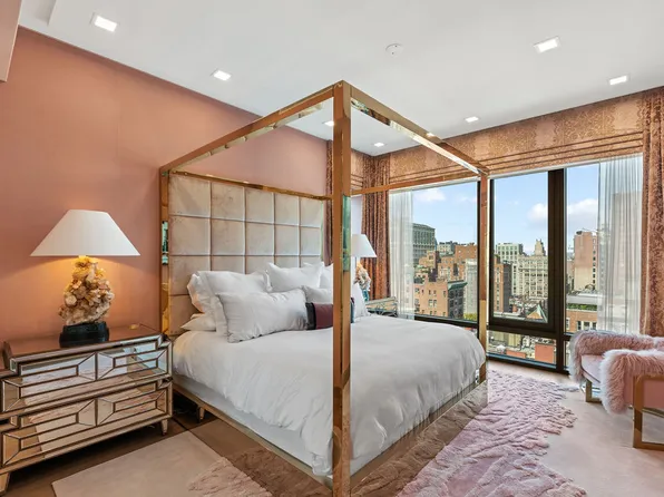 200 East 21st Street image 9 of 21