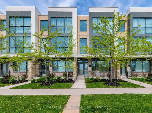 150 Little Creek Rd #5, Mississauga, ON L5R 0E9