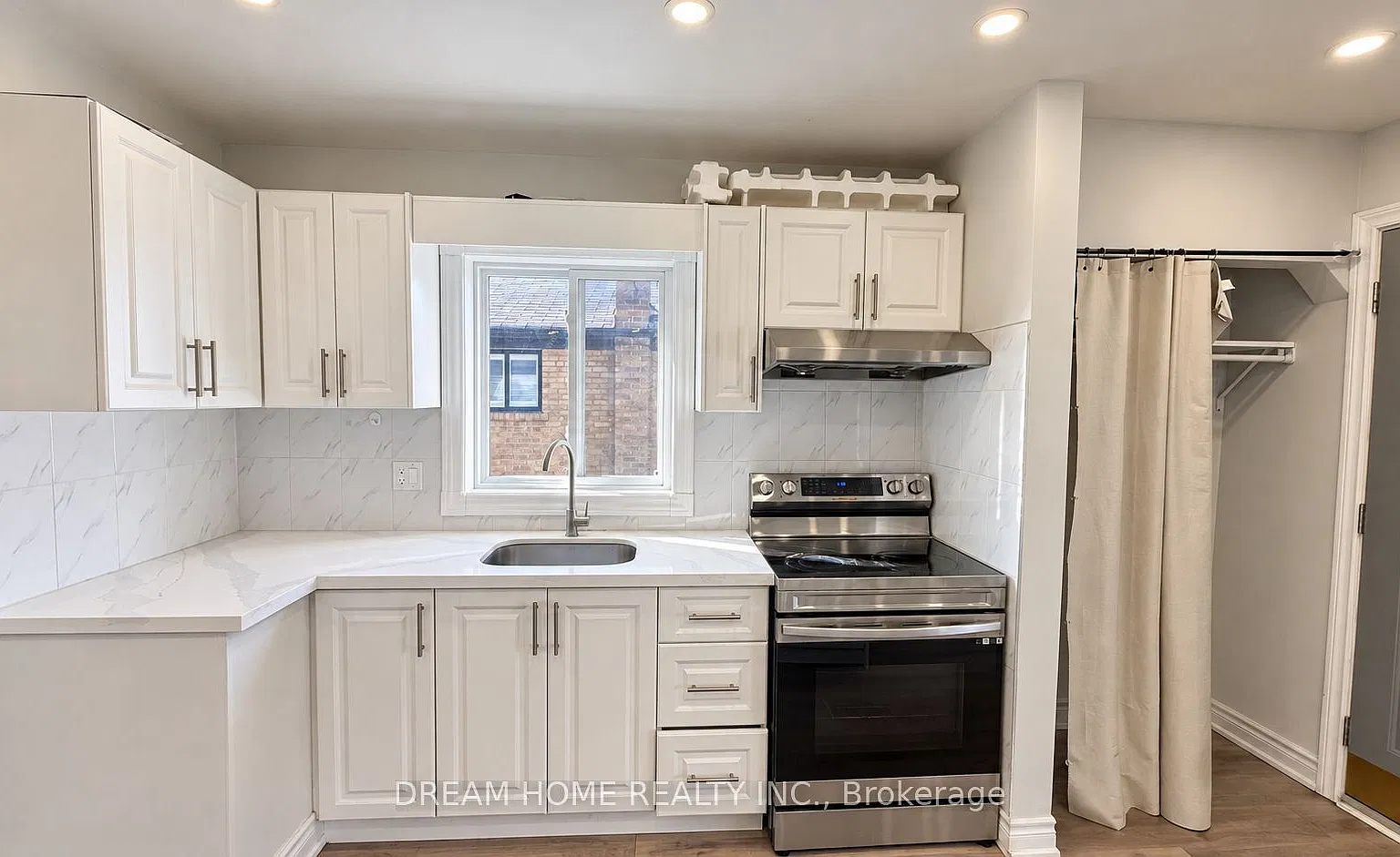 2 bed, $2,300 — Photo 4