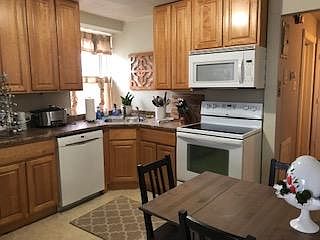 Kitchen with microwave, Dishwasher, Refrigerator , Garbage disposal and Cooking range