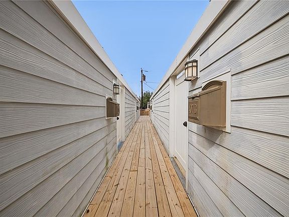 3rd image of 407 33rd St APT B