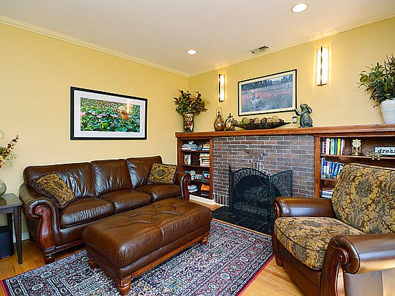 5th image of 1516 W Rosemont Ave APT 3E