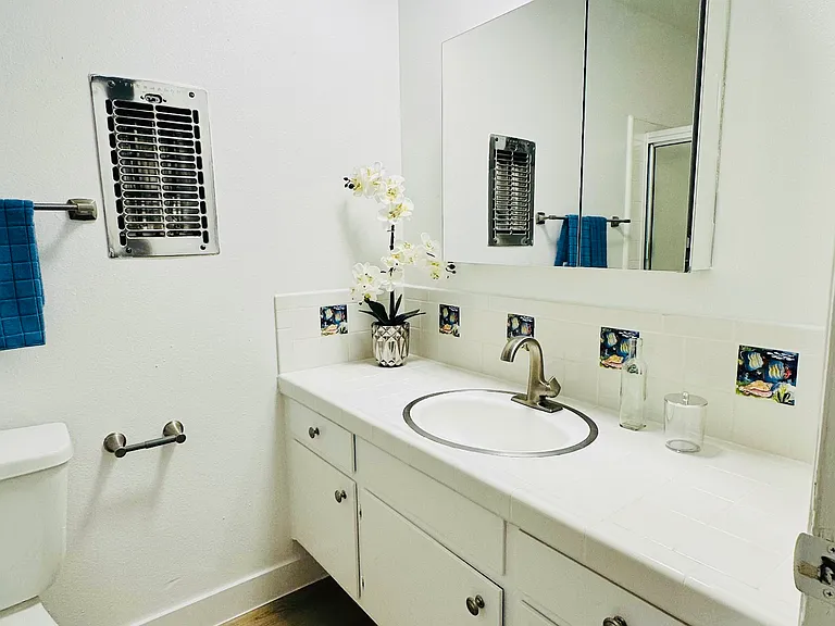 8657 Balboa Blvd #3 — Photo 10