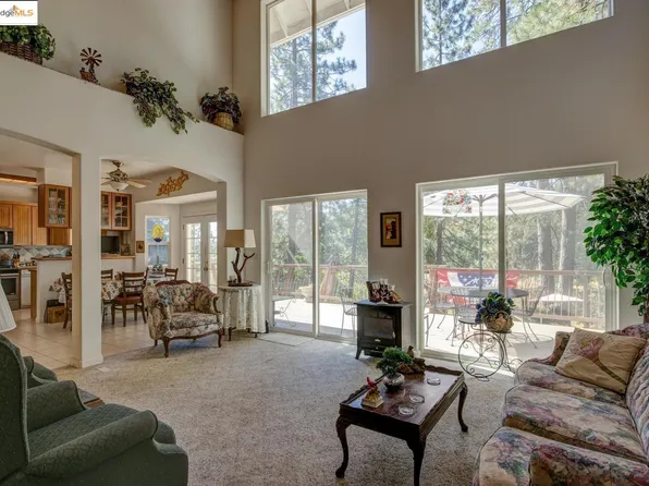 105 Avery Sheep Ranch Rd, Avery, CA 95224