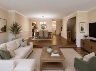 12302 Sleepy Lake Ct, Fairfax, VA 22033