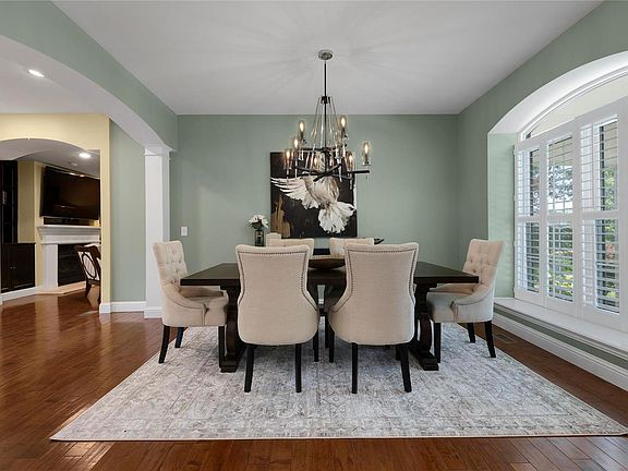 4th image of 1 Bridle Ln